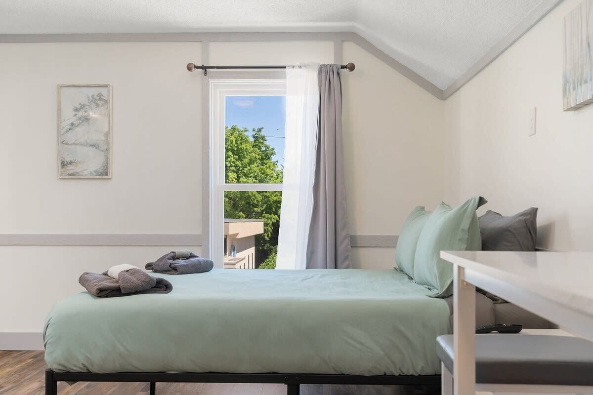 1 bedroom, iron/ironing board, WiFi, bed sheets