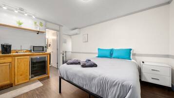 1 habitación, tabla de planchar con plancha, wifi y ropa de cama