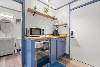 NEW 1 Bed Front Street Suite 5