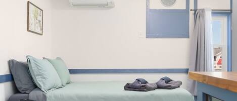 1 غرفة نوم ومكواة/لوح كي وواي فاي وملاءات أسرّة