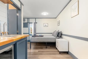 1 bedroom, iron/ironing board, internet, bed sheets