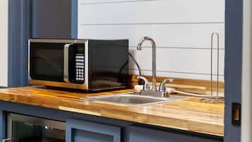 Mikrowelle, Wasserkocher mit Kaffee-/Teezubehör