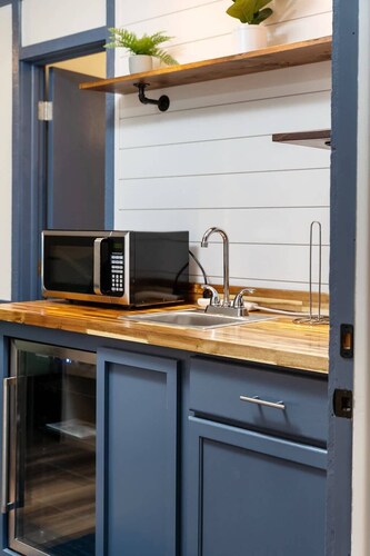 NEW Downtown Front Street Suite 8