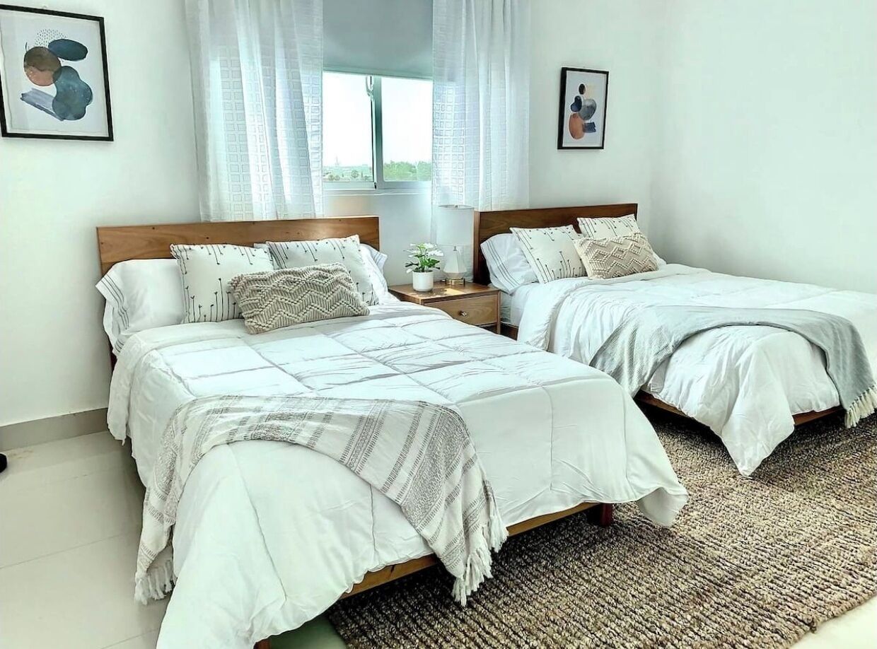 3 slaapkamers, een strijkplank/strijkijzer, wifi, beddengoed