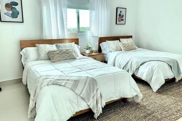3 slaapkamers, een strijkplank/strijkijzer, wifi, beddengoed