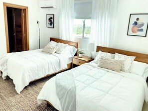 3 bedrooms, iron/ironing board, WiFi, bed sheets