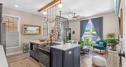 Condo | Walker's Point | Garage | 2BD | Backyard