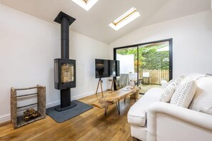 Fernseher, Kamin, Arbeitsbereiche