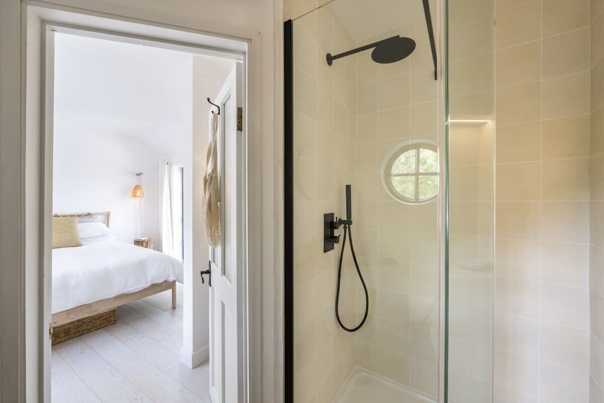 Bathtub, hair dryer, towels