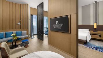 Daunenbettdecken, Minibar, Zimmersafe, individuell dekoriert