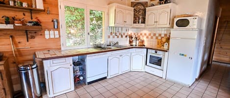 Frigorifero, microonde, forno, lavastoviglie