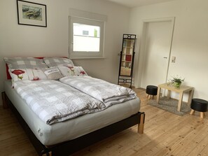 2 chambres, fer et planche à repasser, lit parapluie, Wi-Fi gratuit