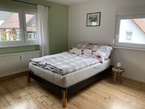 2 Schlafzimmer, Bügeleisen/Bügelbrett, Reisekinderbett, kostenloses WLAN