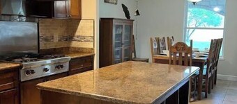 Spacious 4 br getaway. Riviera Beach / Baffin Bay