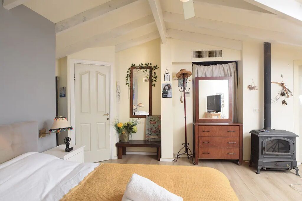 5 makuuhuonetta, työpöytä, Wi-Fi