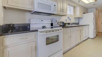 KylskÄp, mikrovÄgsugn, ugn och spishÀll