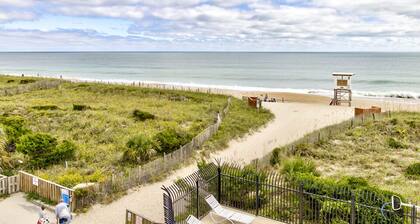 Oceanfront Balcony Views, Pool, STEPS to Beach, Restaurants, Shops