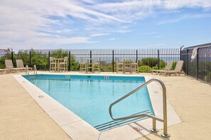 Pool - Ocean Views, Balcony, Pool,  STEPS to Beach Restaurants Shops (Wrightsville Beach)