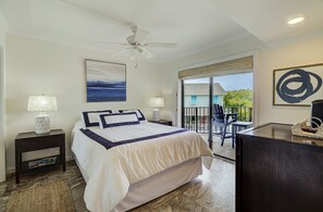 1 bedroom, free WiFi, bed sheets - Ocean Views, Balcony, Pool,  STEPS to Beach Restaurants Shops (Wrightsville Beach)
