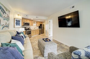 TV - Ocean Views, Balcony, Pool,  STEPS to Beach Restaurants Shops (Wrightsville Beach)