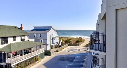 Ocean Views, Balcony, Pool, STEPS to Beach Restaurants Shops