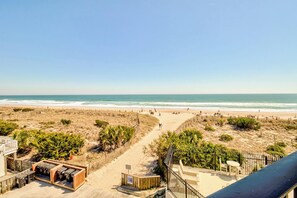 On the beach - Oceanfront Balcony Views, Pool,  STEPS to Beach, Restaurants, Shops (Wrightsville Beach)