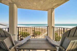 Property grounds - Oceanfront Balcony Views, Pool,  STEPS to Beach, Restaurants, Shops (Wrightsville Beach)