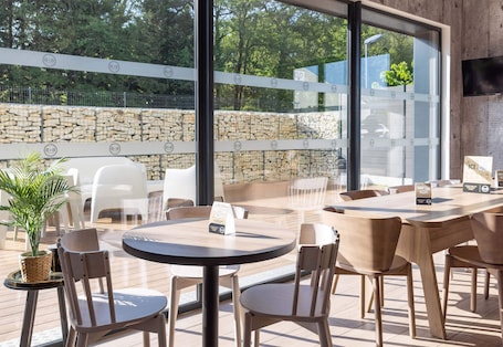 Restaurant. B&B Hotel Rennes Parc Expo Aéroport