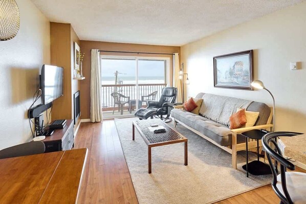TV, fireplace, offices - Oceanfront Condo - Top Floor - Fireplace! (Lincoln City)