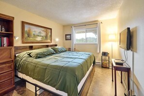 1 slaapkamer, een strijkplank/strijkijzer, wifi
