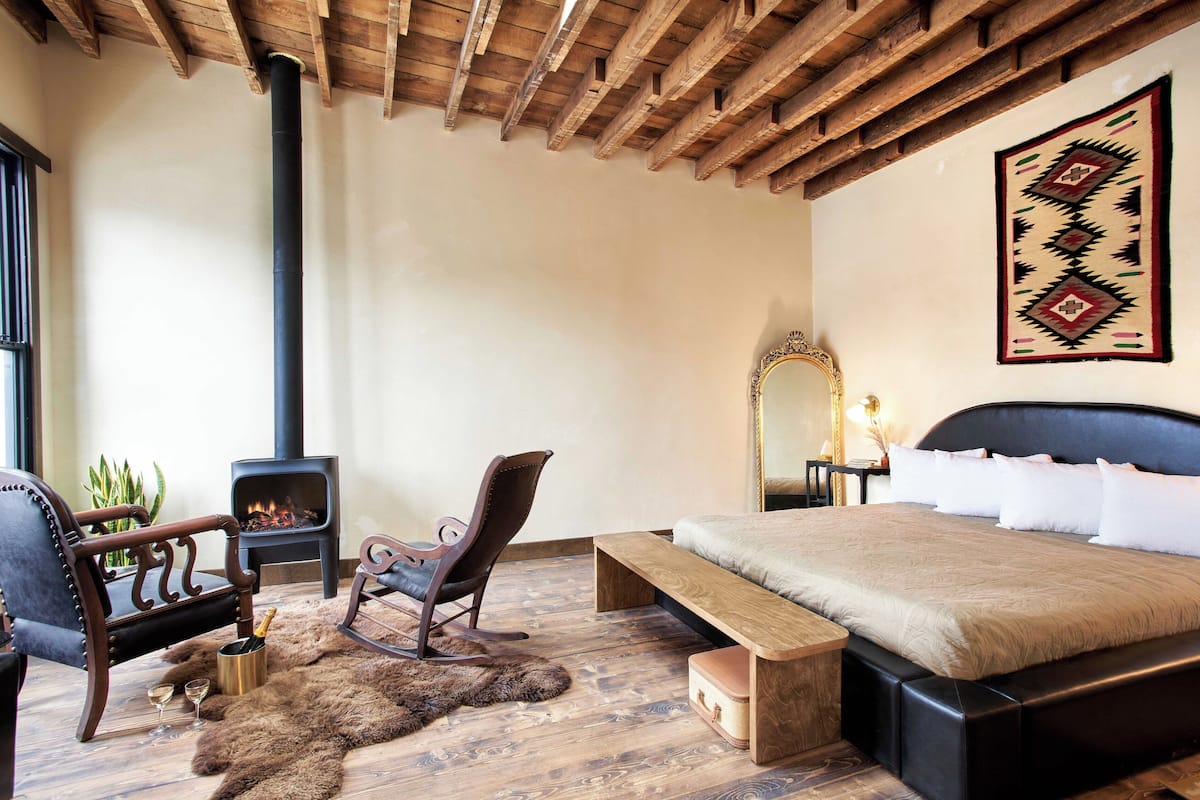 Baroness Suites East | 1 slaapkamer, luxe beddengoed, bedden met traagschuimmatras