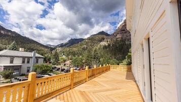 Balcony Suite West | Premium bedding, memory foam beds, individually decorated