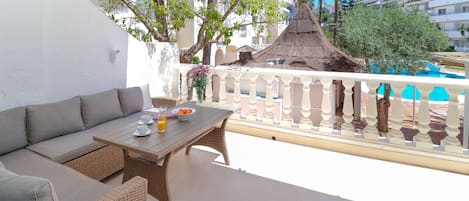 تناول الطعام بالخارج