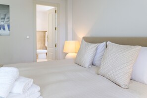 3 dormitorios, tabla de planchar con plancha, wifi gratis y ropa de cama