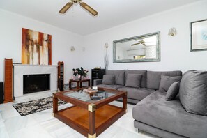 Televisión, chimenea