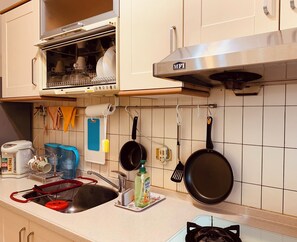 Private kitchen - AB2-Taiwan Classic Double美適得雙人套房
10 min from Metro, Cozy-up n near bike path (New Tai-pei)