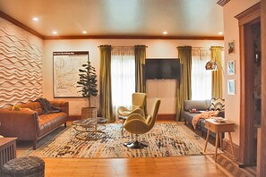 TV connectée, cheminée, Netflix, livres