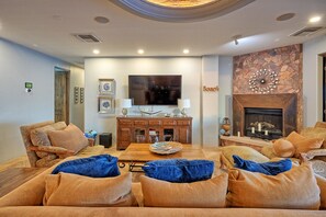 Smart TV, fireplace, DVD player, books - Luxury 4Bd Penthouse, Ocean VIEWS, 2 king suites, pvt jacuzzi, beachfront resort (Puerto Peñasco)