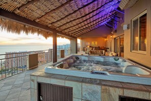 Terrace/patio - Luxury 4Bd Penthouse, Ocean VIEWS, 2 king suites, pvt jacuzzi, beachfront resort (Puerto Peñasco)