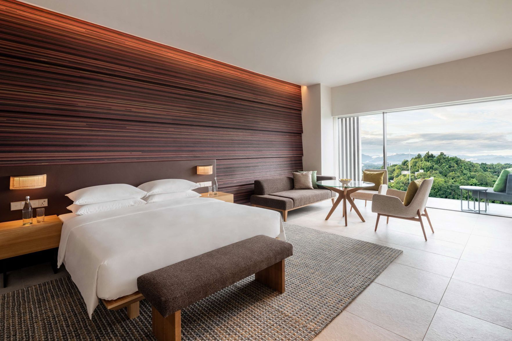 Minibar, coffres-forts dans les chambres, décoration personnalisée