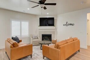Smart TV, fireplace