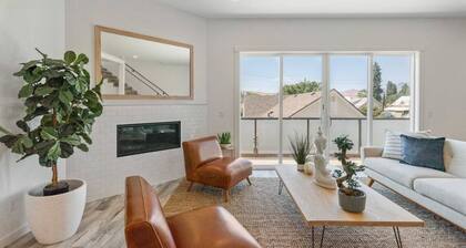 Modern Luxury 3 Story Townhome close to everything Wenatchee!