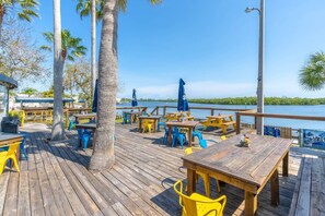Room (215 Little Harbor Inn) | Exterior