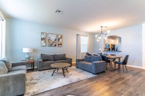 하우스 (7812 Windsor Hills) | 외관