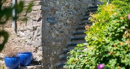 Rogeston House Hay-loft · Converted Hay-loft with Stunning Countryside Views