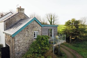 Property grounds - Stylish Hay-loft with Stunning Countryside Views (Portfield Gate)