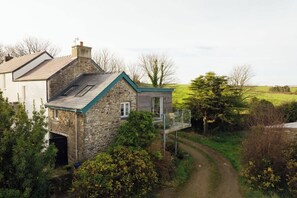 Exterior - Stylish Hay-loft with Stunning Countryside Views (Portfield Gate)