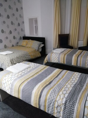 Habitació quàdruple urbana | Decoració individual 