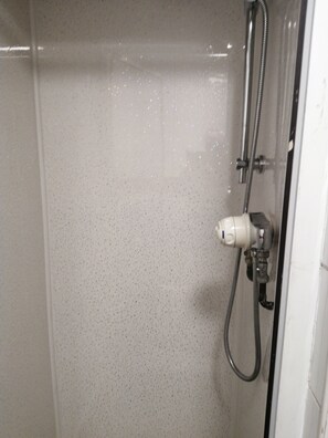 Shower, rainfall showerhead, towels, soap - White Lodge In (Blackpool)