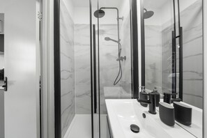 Club-Apartment, eigenes Bad (3c 1 Bed Premium) | Badezimmer